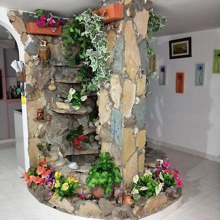 סן גיל Hostal Dante מראה חיצוני תמונה
