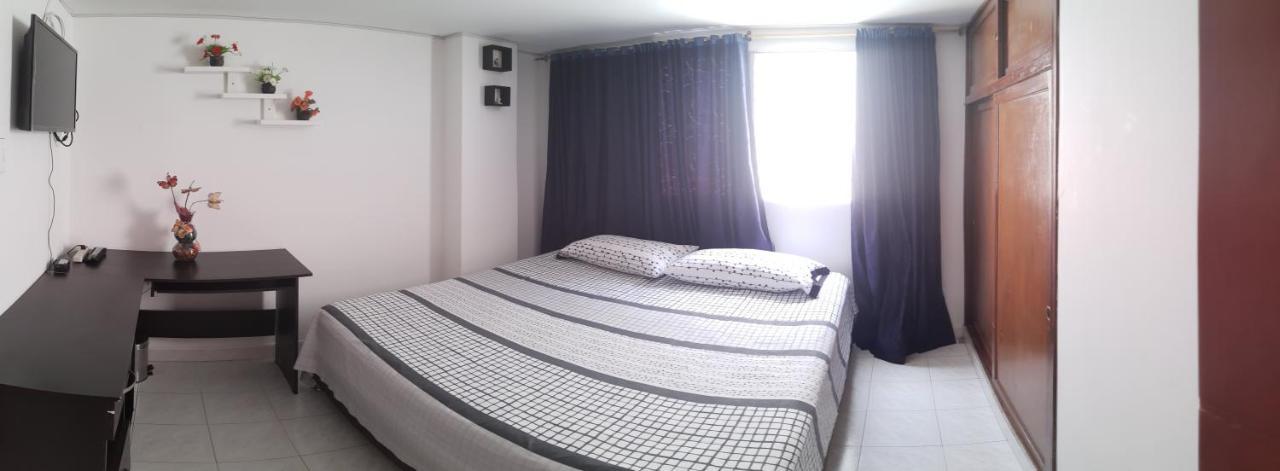 סן גיל Hostal Dante מראה חיצוני תמונה