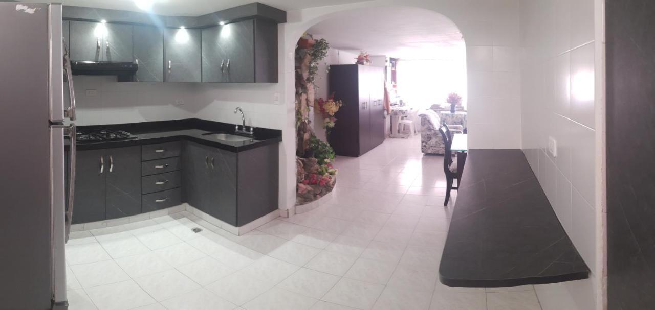 סן גיל Hostal Dante מראה חיצוני תמונה