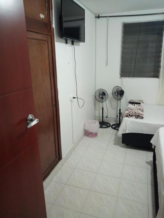 סן גיל Hostal Dante מראה חיצוני תמונה