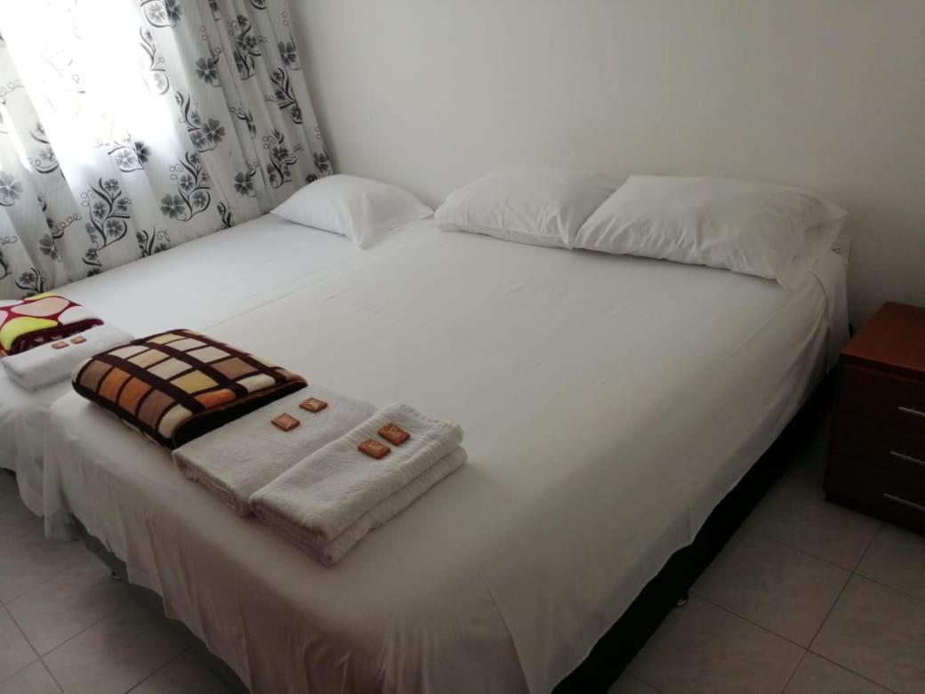 סן גיל Hostal Dante מראה חיצוני תמונה