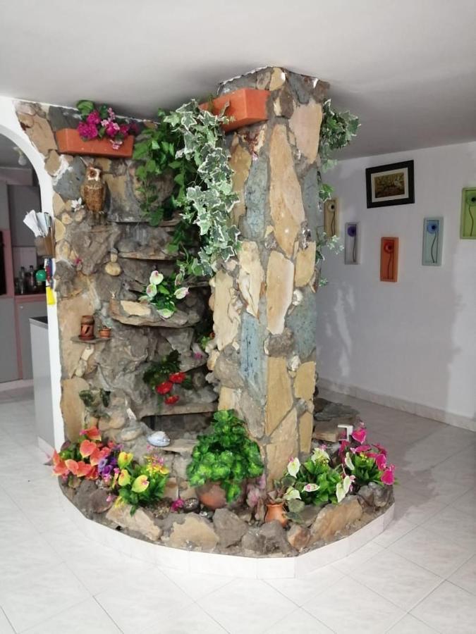 סן גיל Hostal Dante מראה חיצוני תמונה