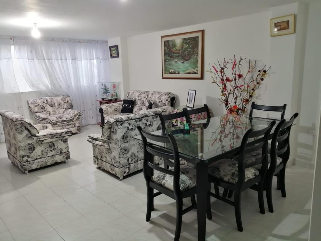 סן גיל Hostal Dante מראה חיצוני תמונה